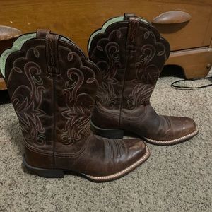 Ariat cowgirl boots